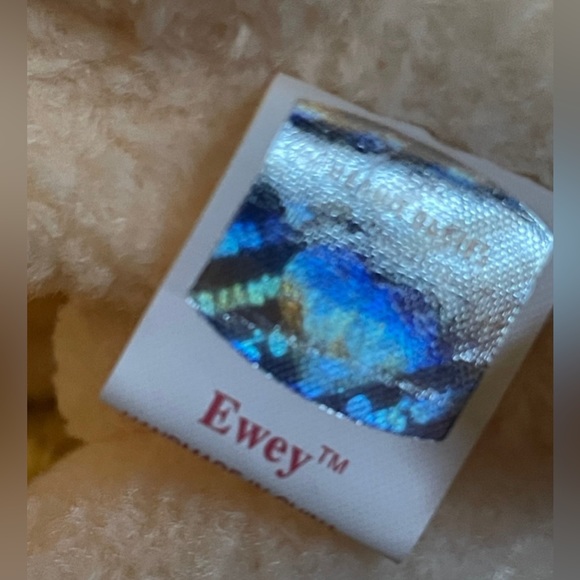 Ty Beanie Babies Ewey The Lamb
birthday March 1 1998 - Picture 6 of 10